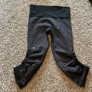 Lululemon small capri leggings!